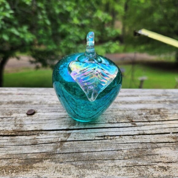 Vintage 1994 Art Glass Apple Paperweight By Roger Vines With Mt St Helen Ash - Picture 5 of 8